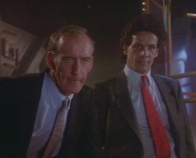 Angus MacGyver Trucs et Astuces - 2x17 Dalton, l'Espion - Les deux m�chants agents de la CIA corrompus